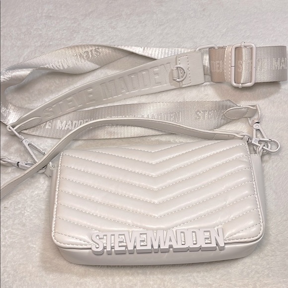 Steve Madden Handbags - Steve Madden White Chevron Quilted Crossbody Bag